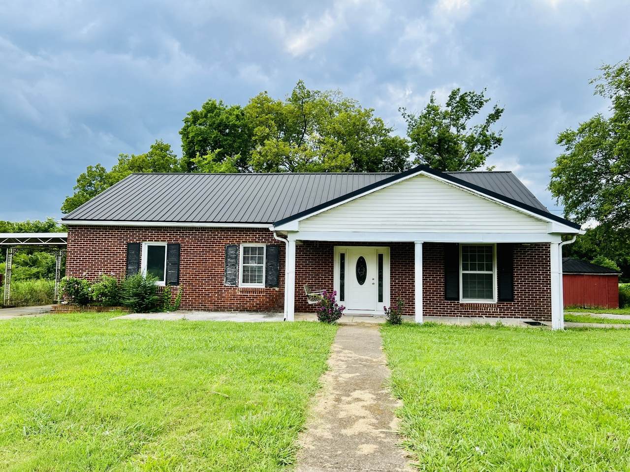 1556 Sparta Pike - Photo 1