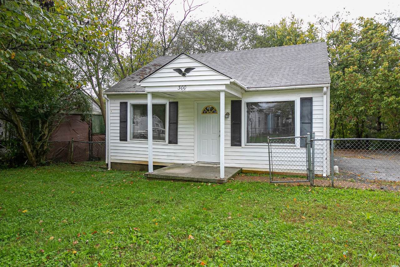 300 E Highland Dr - Photo 1