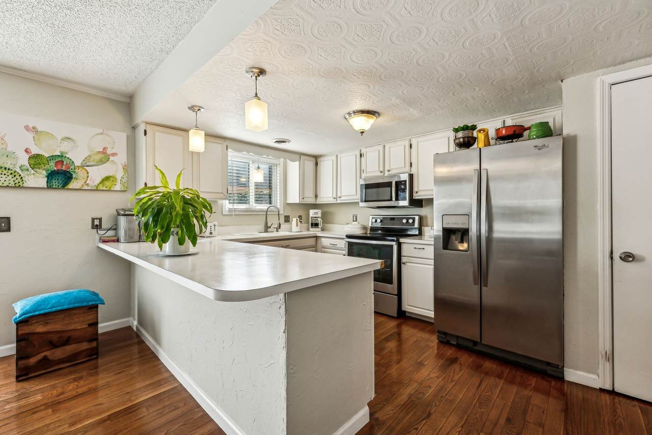 202 Lake Chateau Dr - Photo 1