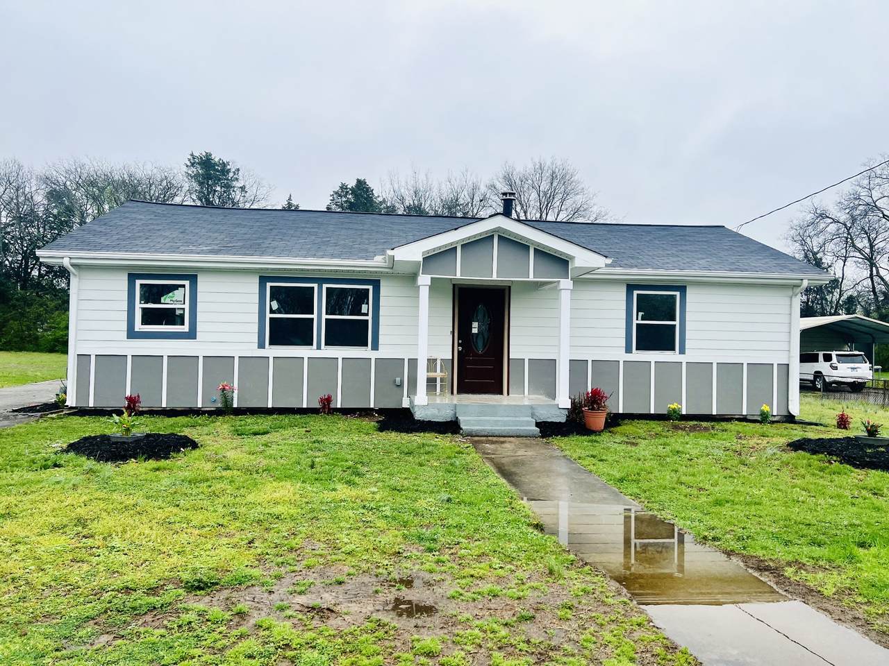 406 Jakes Ave - Photo 1