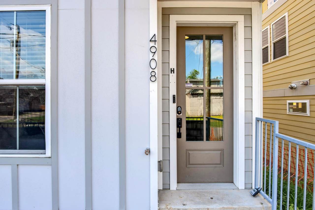 4908 Delaware Ave - Photo 1