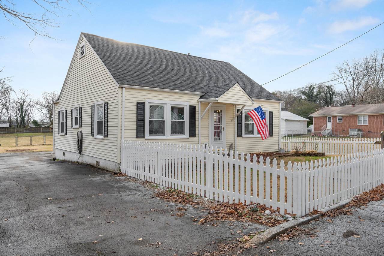 601 Adams St - Photo 1
