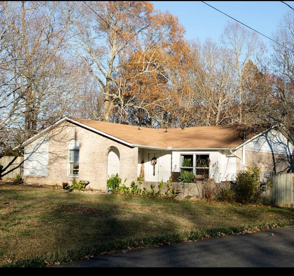 128 Robin Hood Rd - Photo 1