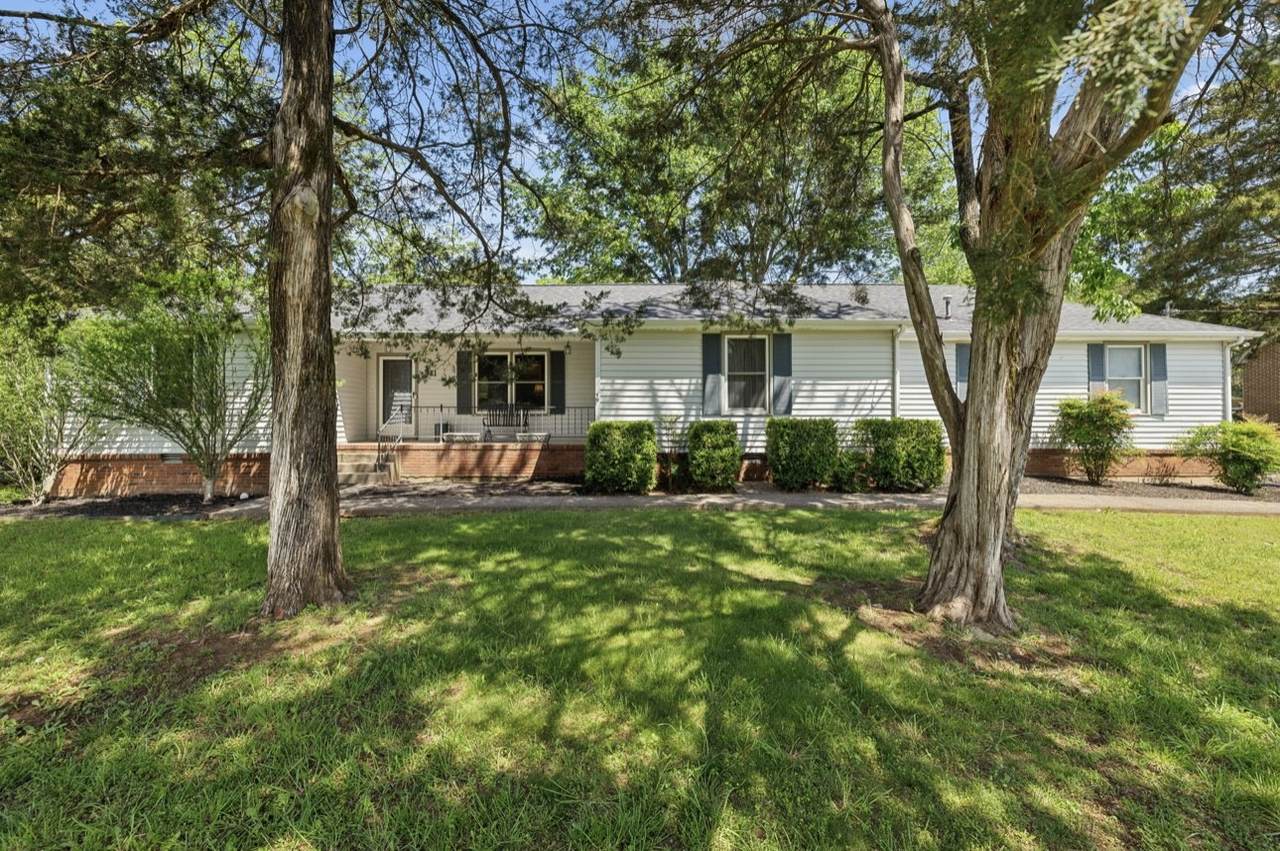 421 Robertson Dr - Photo 1