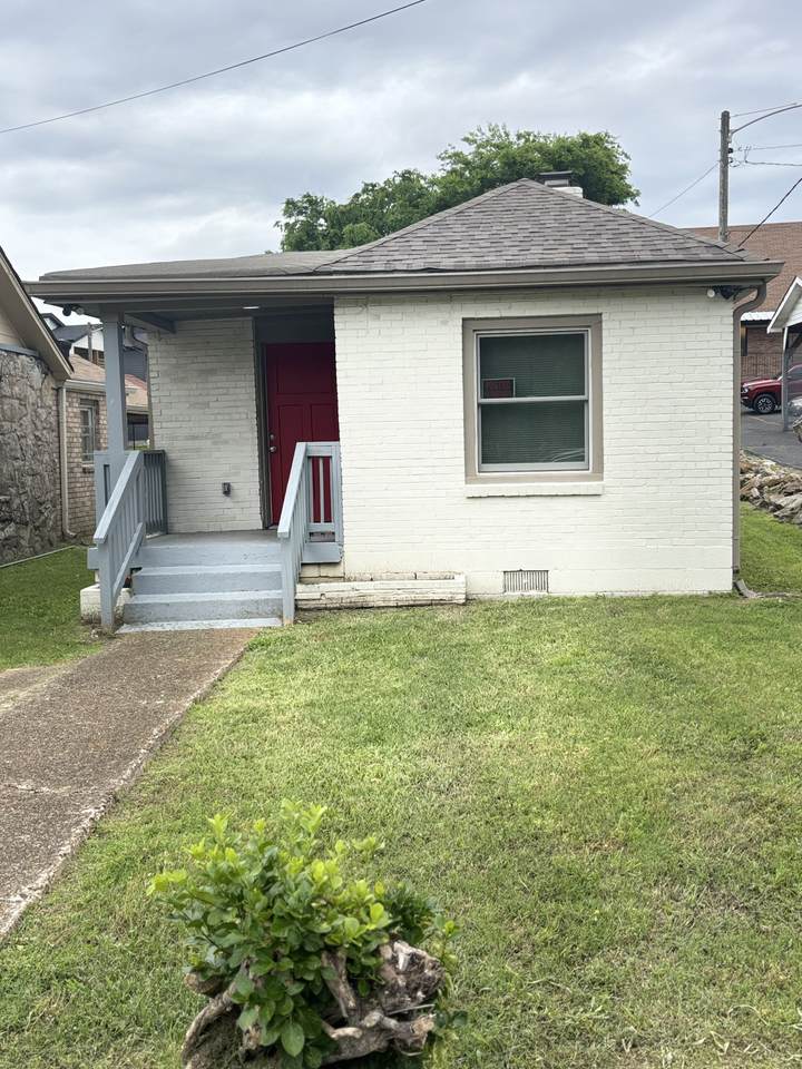 706 25th Ave - Photo 1