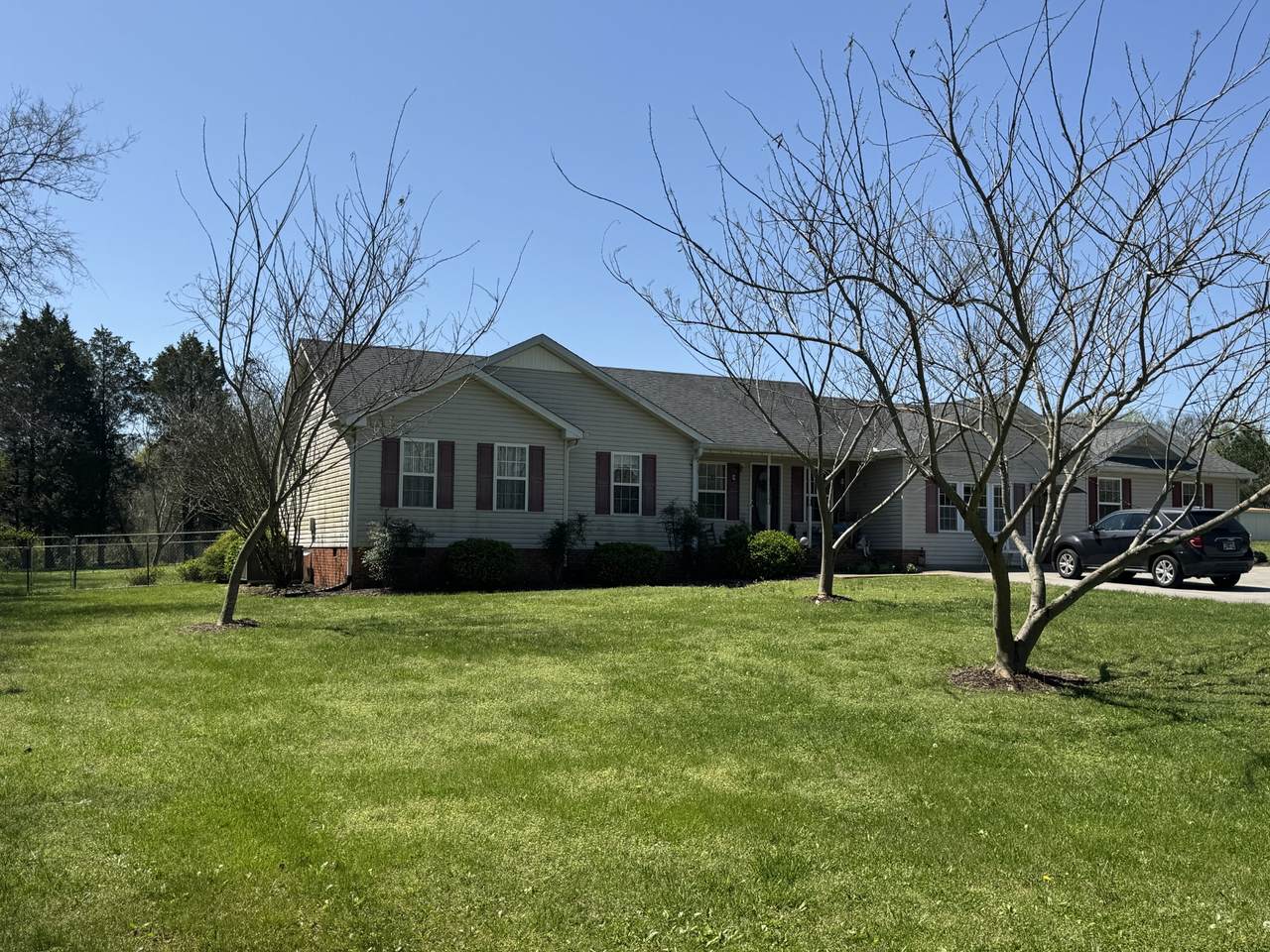 926 Henley Dr - Photo 1