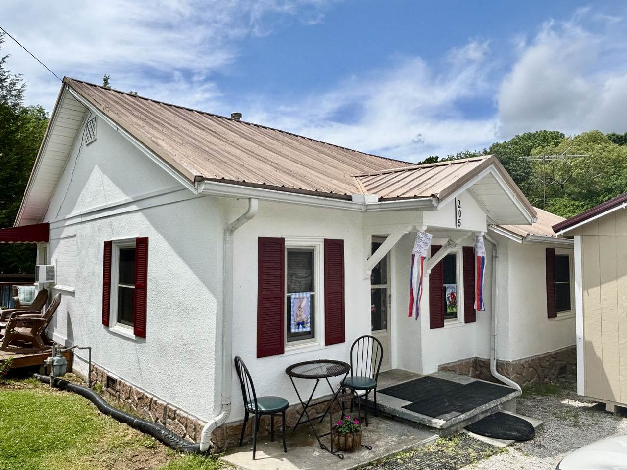 205 W Harp St - Photo 1