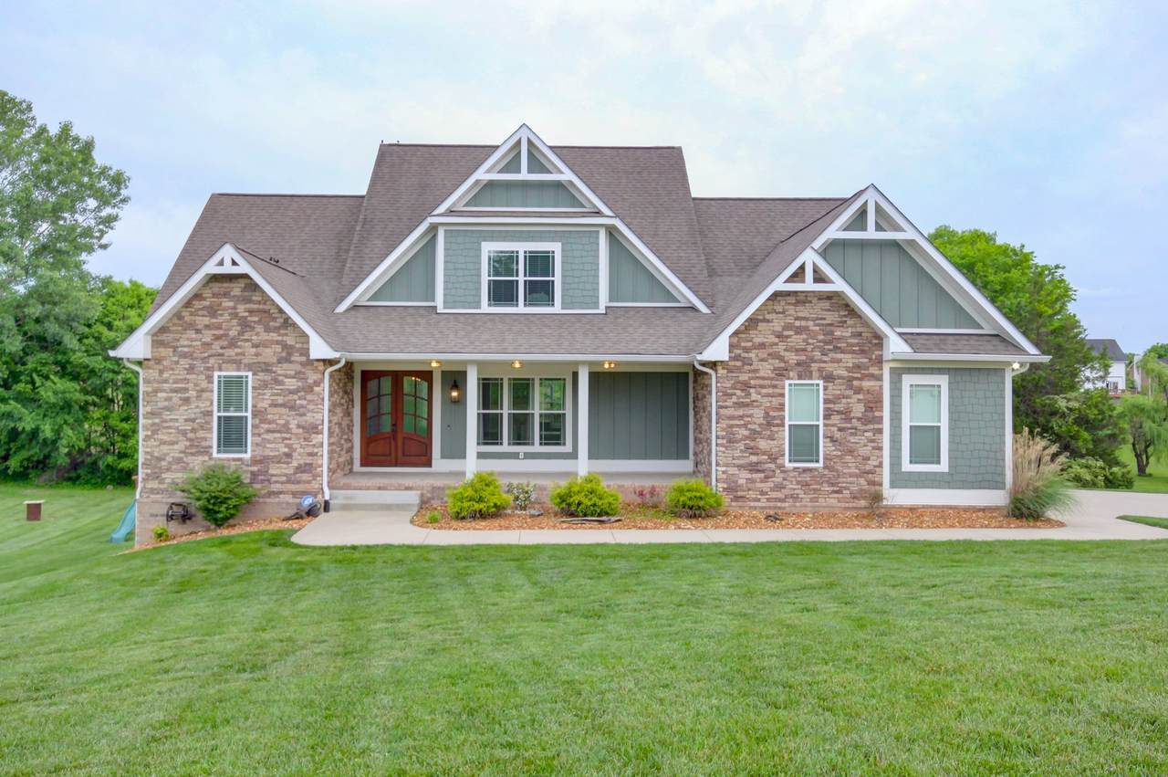 864 S Ridge Trl - Photo 1