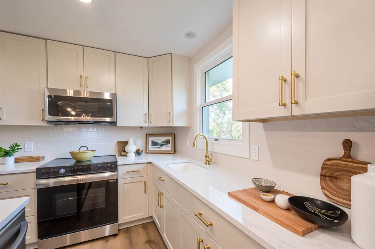3309 Niagara Dr - Photo 1