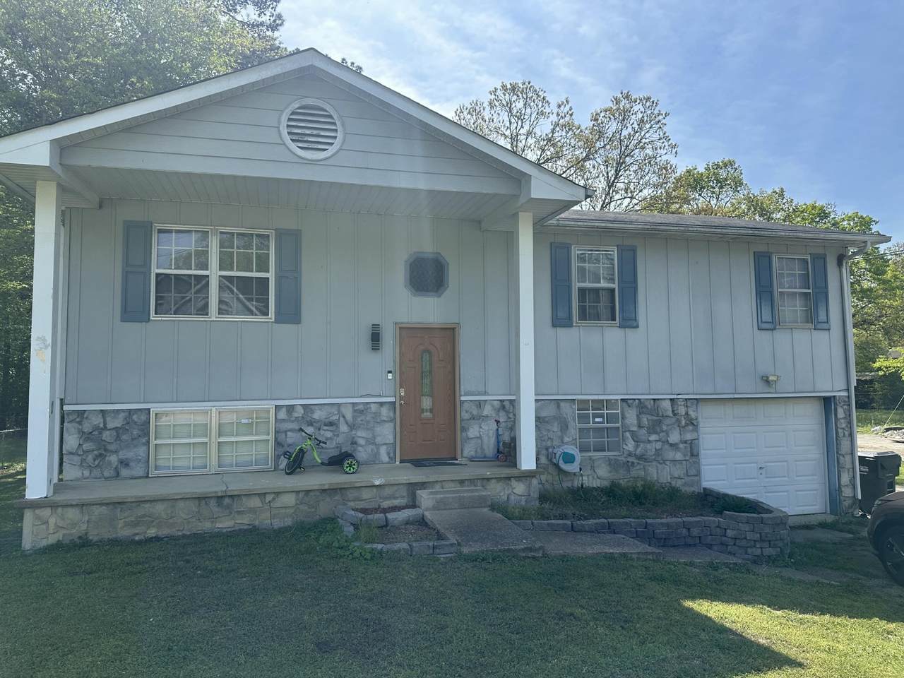 2514 Maplewood Drive - Photo 1