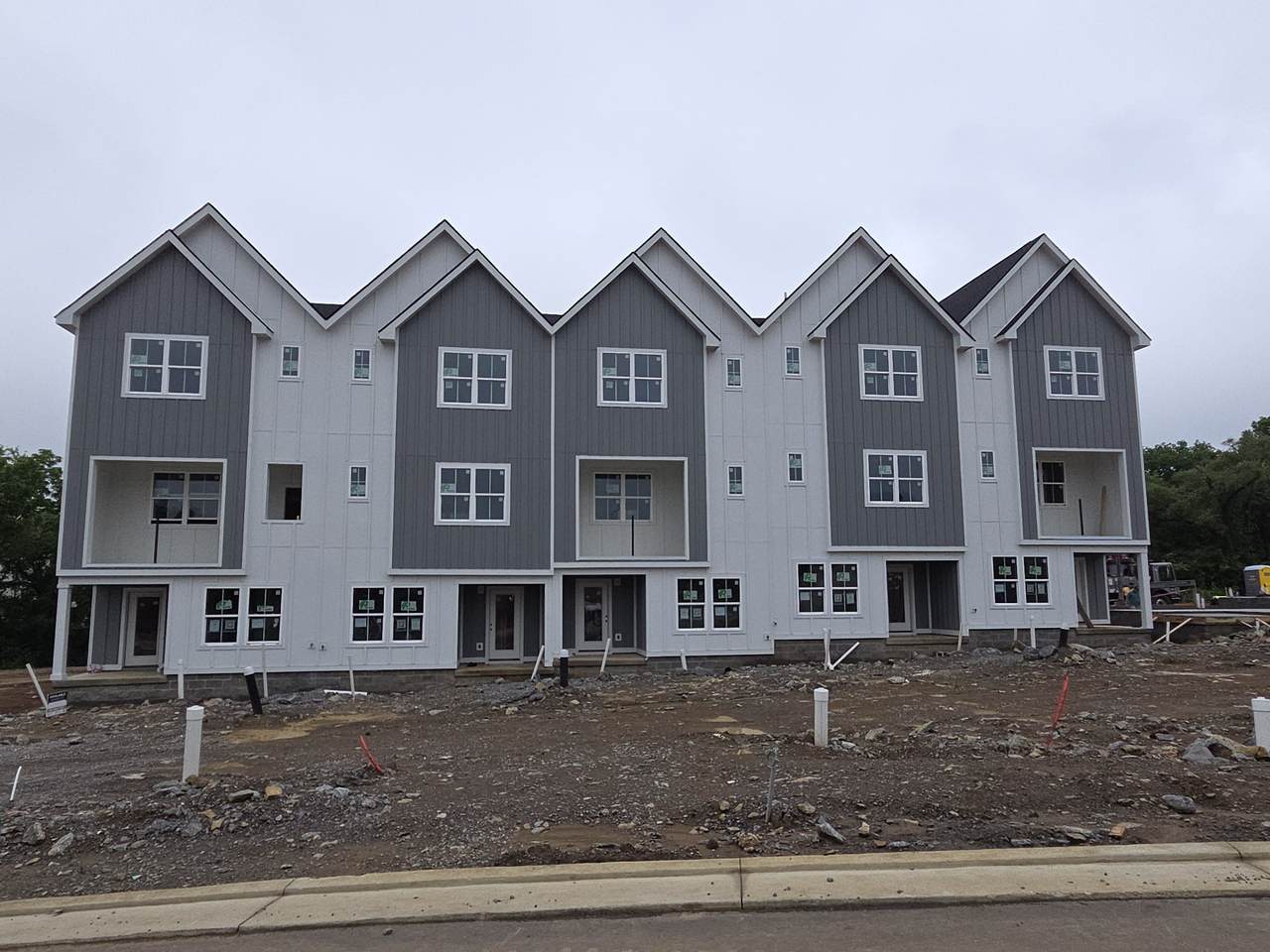 3356 Conviser Dr - Photo 1