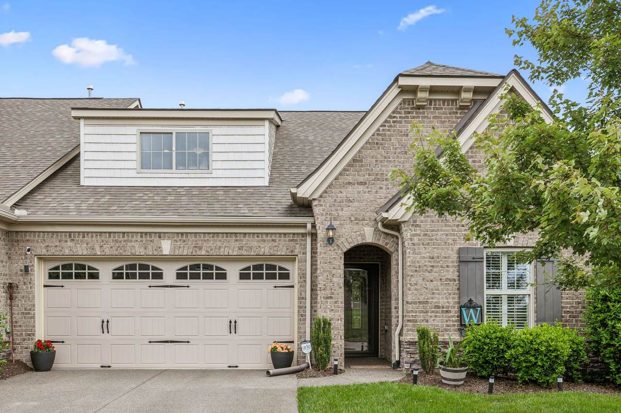1420 Whispering Oaks Dr - Photo 1