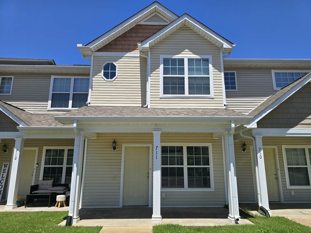 711 Joshua St - Photo 1