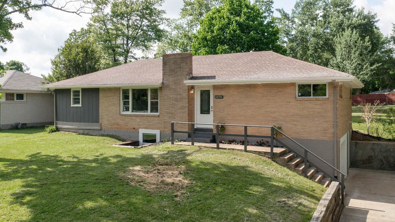 1070 Draughon Dr - Photo 1