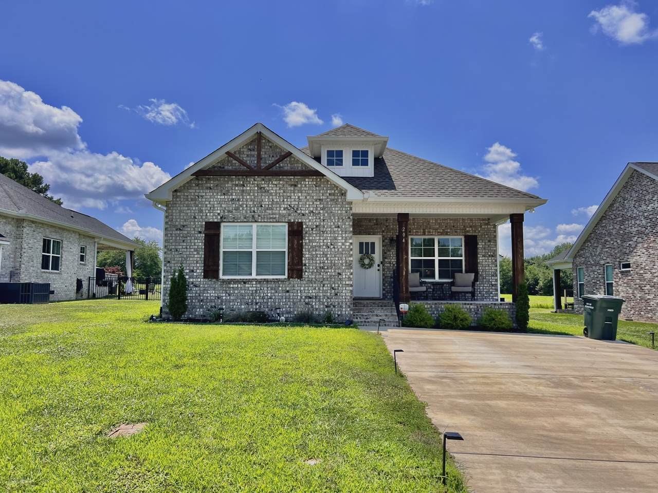 204 Julia Ann Ct - Photo 1