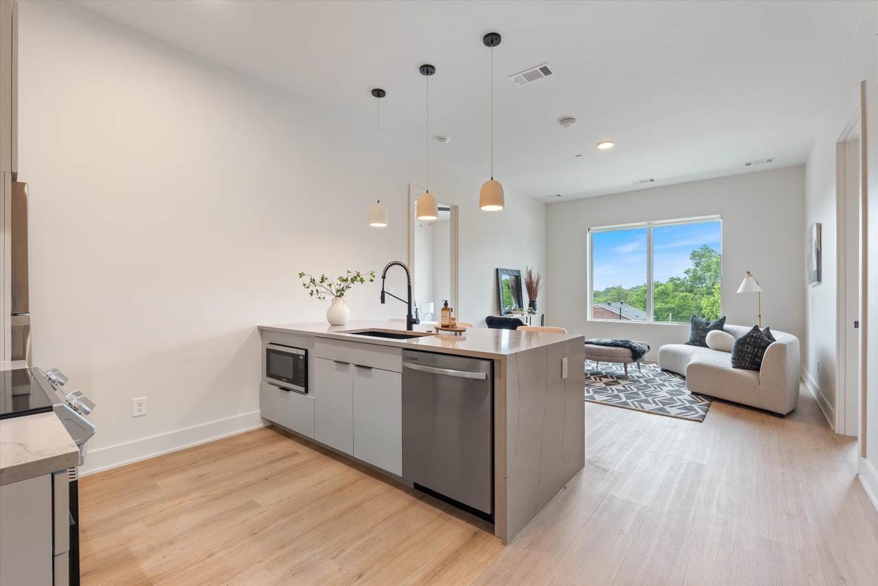 1090 Haysboro Ave - Photo 1