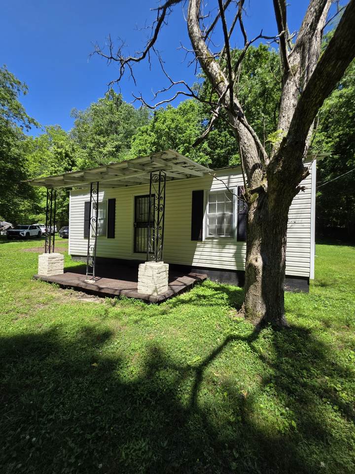 1048 Ross Hollow Rd - Photo 1