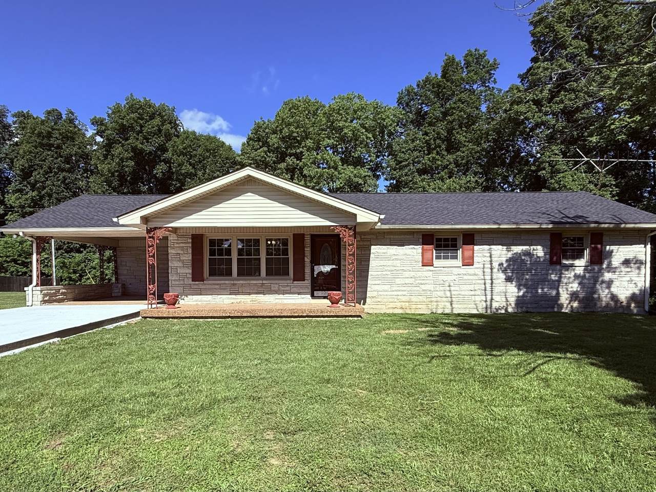 551 Maple Terrace - Photo 1