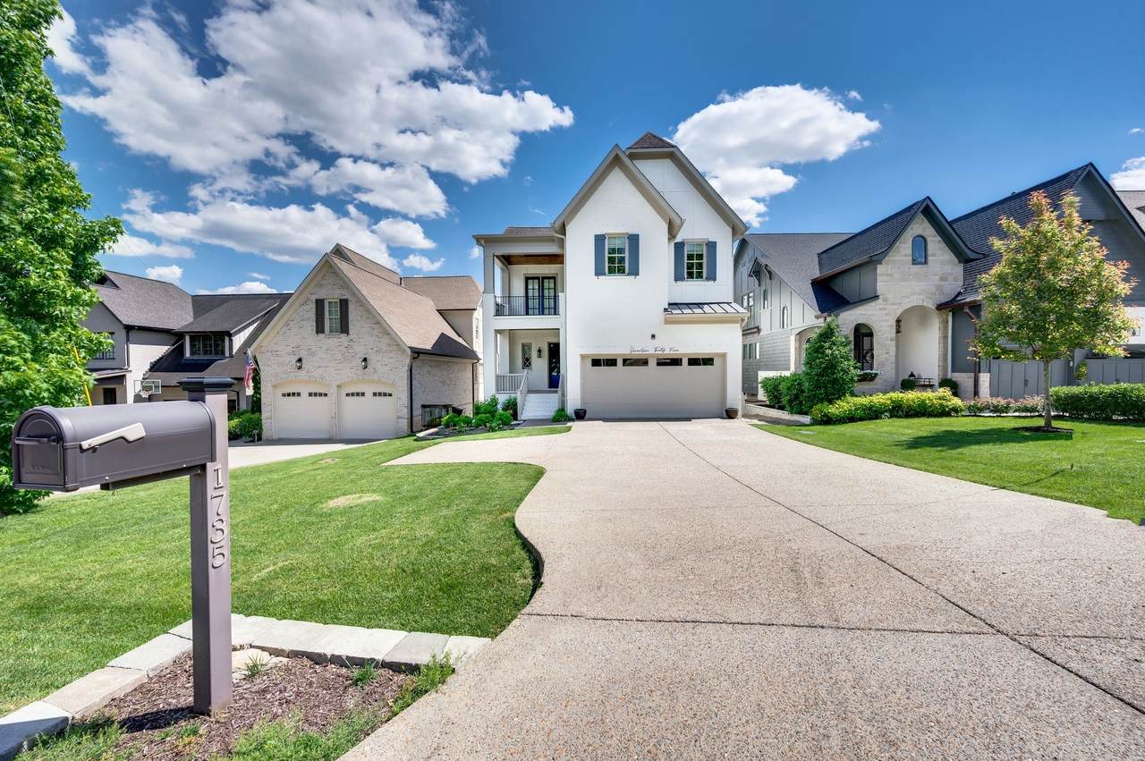 1735 Hillmont Dr - Photo 1