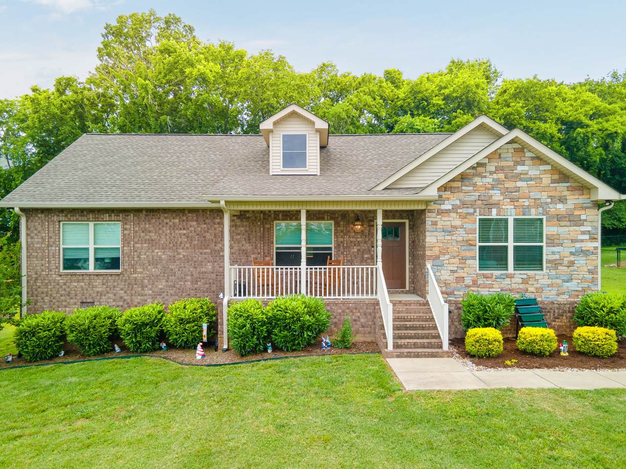 105 Mockingbird Ln - Photo 1
