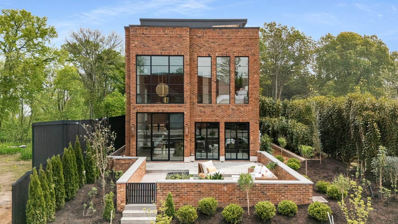 1302 Pillow St - Photo 1