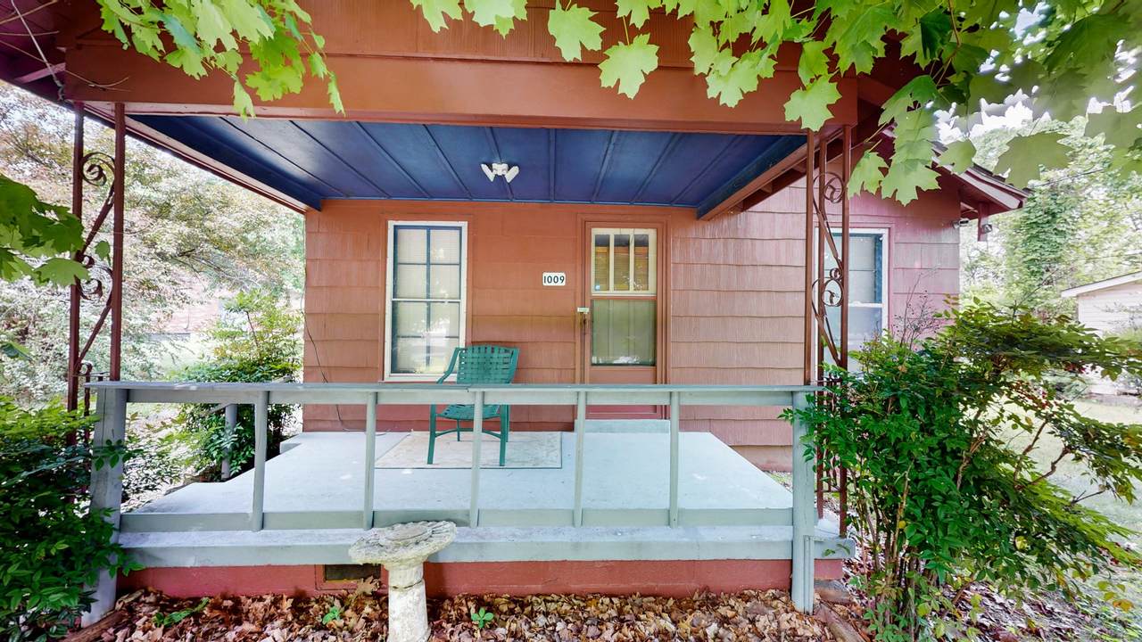 1009 5th Ave - Photo 1