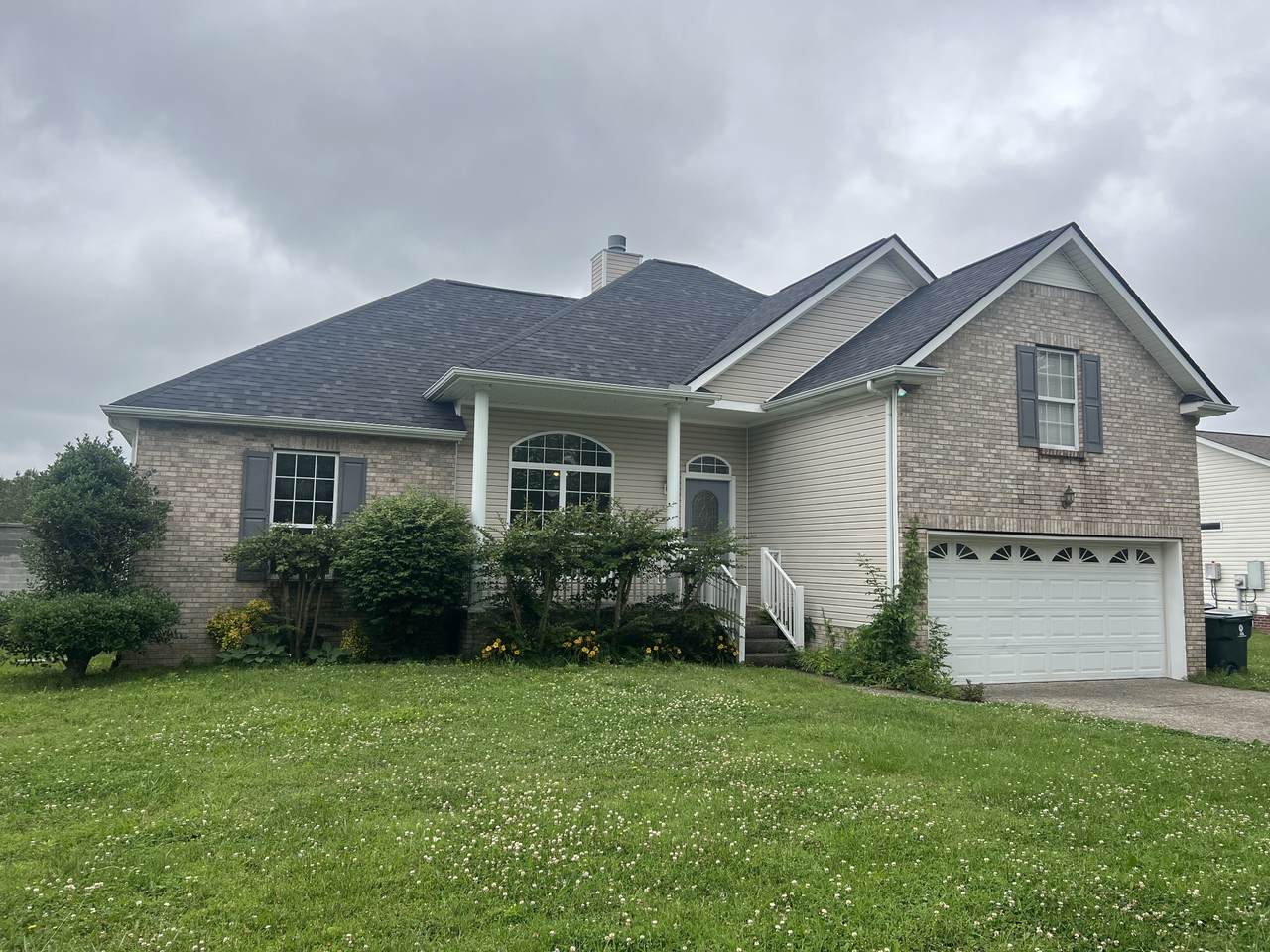 205 Holly Ln - Photo 1