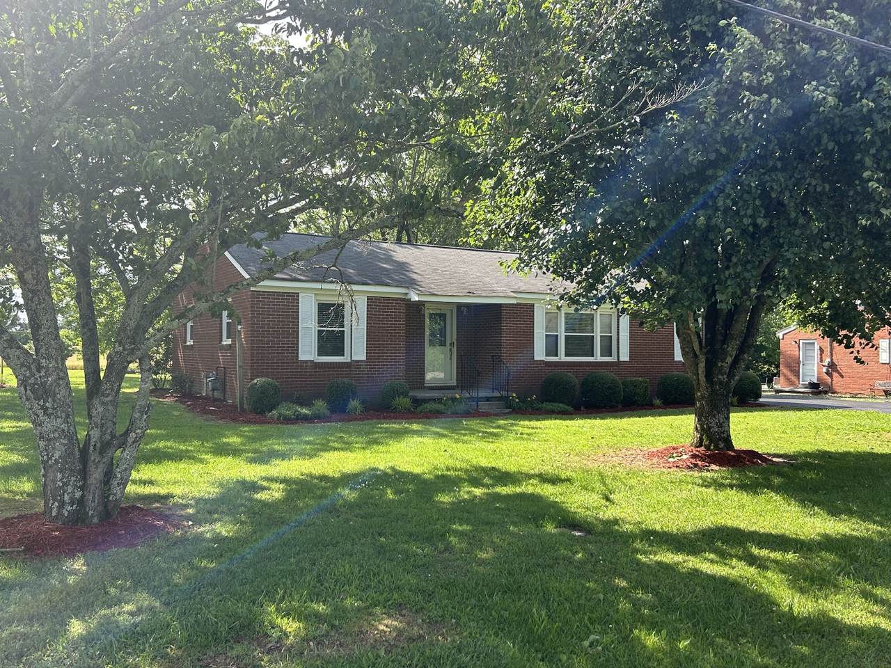 18 W Point Dr - Photo 1