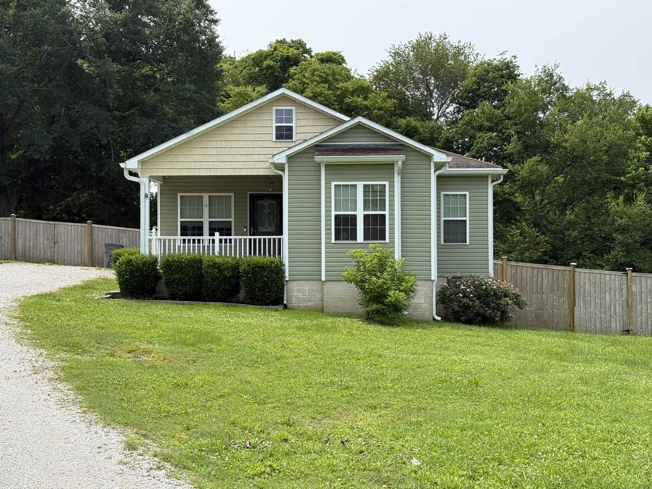 107 Wallace Cir - Photo 1