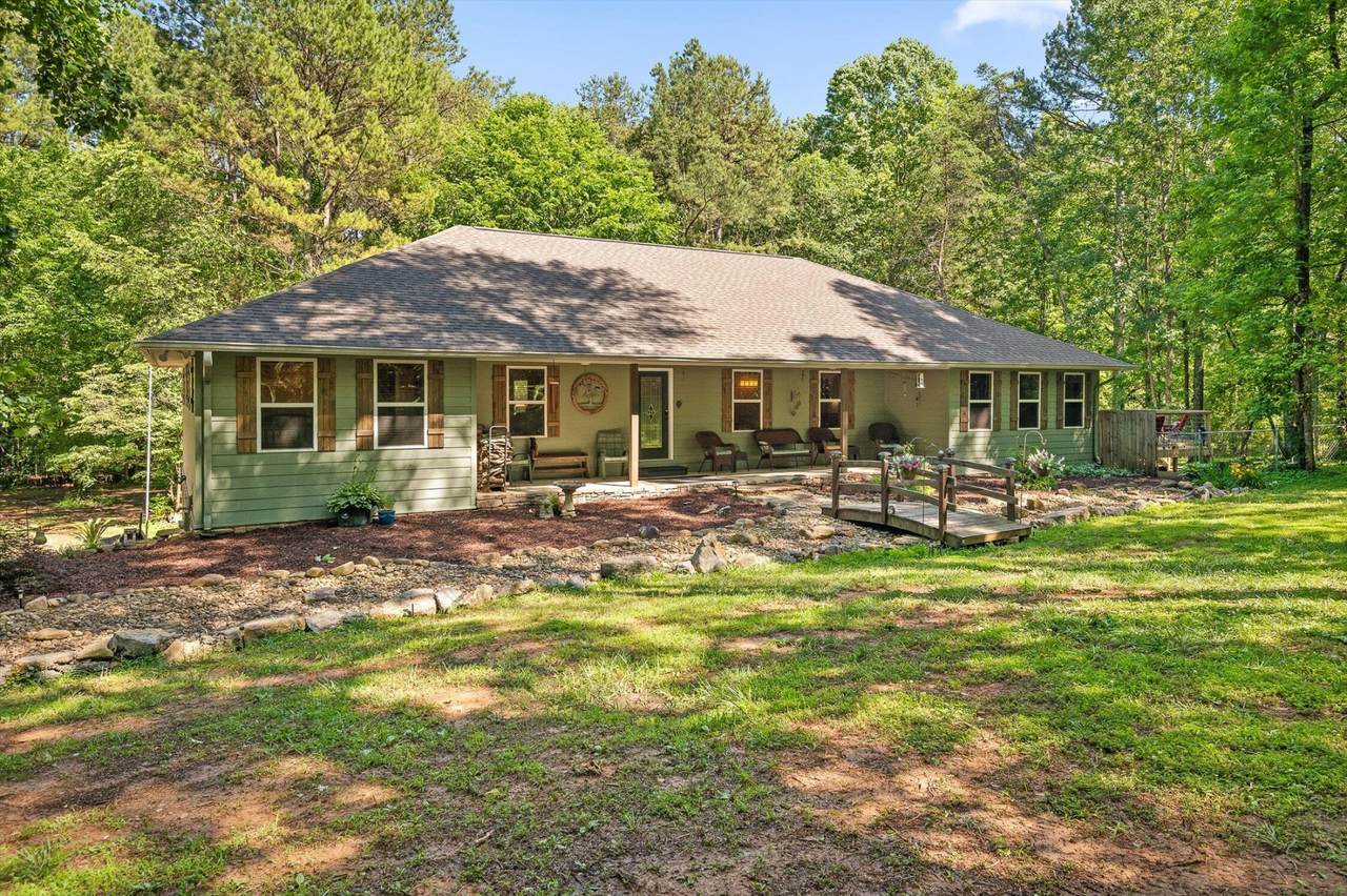 204 Chapman Court - Photo 1