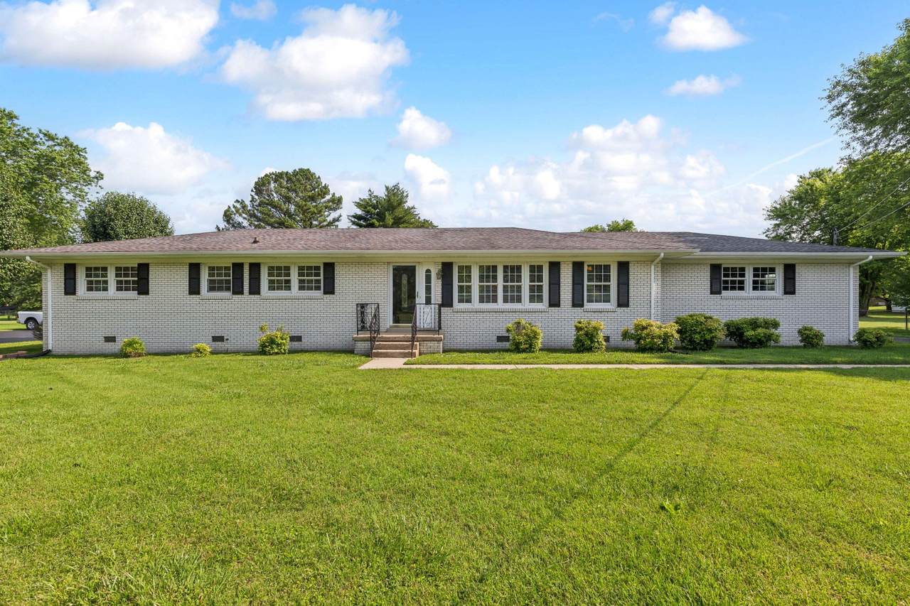 206 Cloverdale Rd - Photo 1