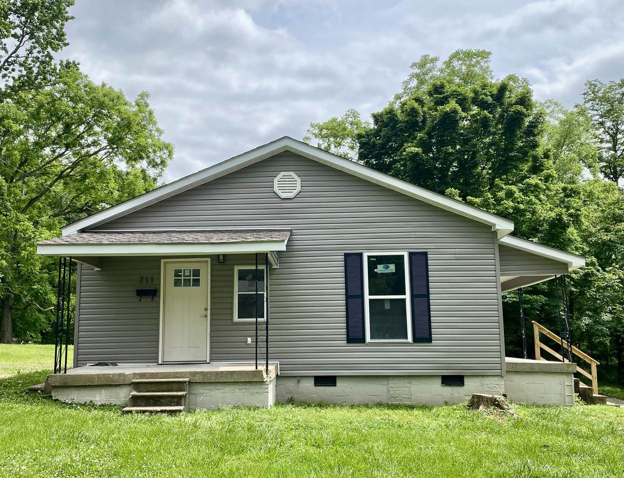 711 Gwen St - Photo 1