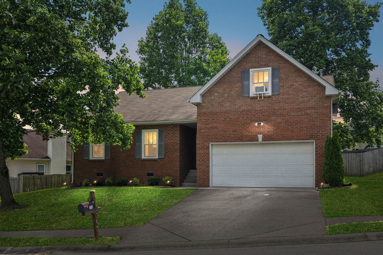 304 Roslyn Ct - Photo 1