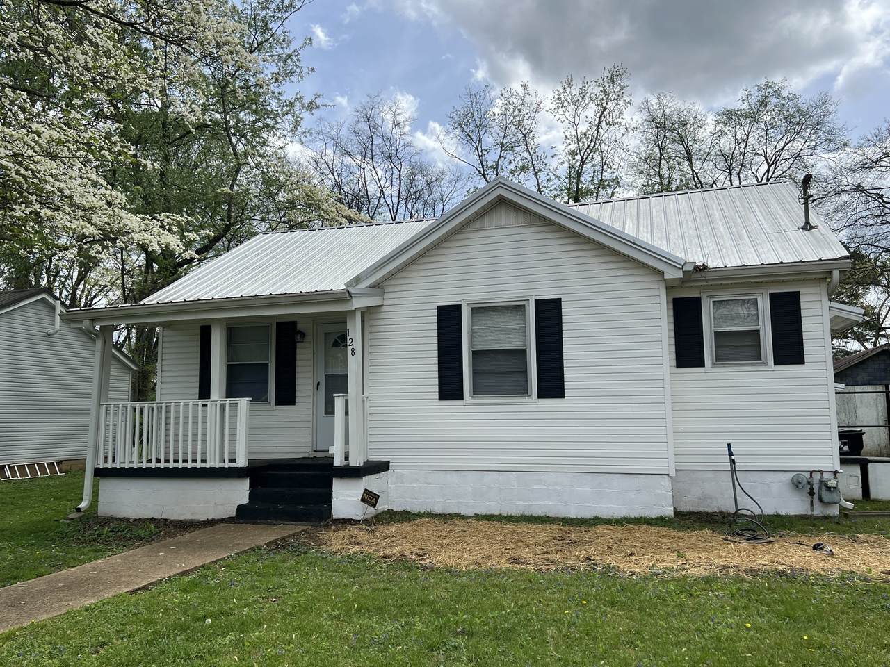 128 Sunset Ln - Photo 1
