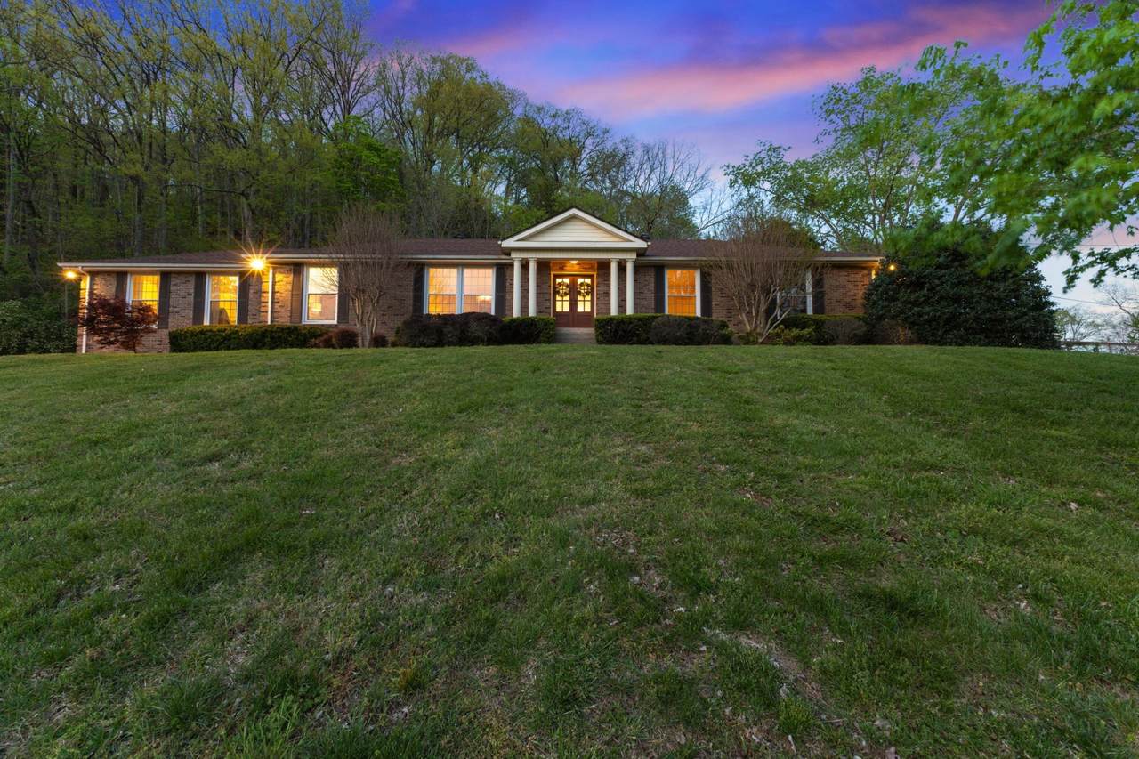 5899 E Ashland Dr - Photo 1