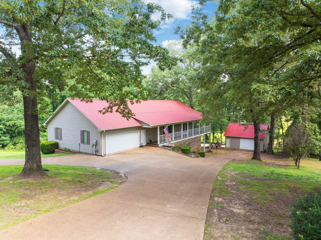 900 Pine Ridge Rd - Photo 1