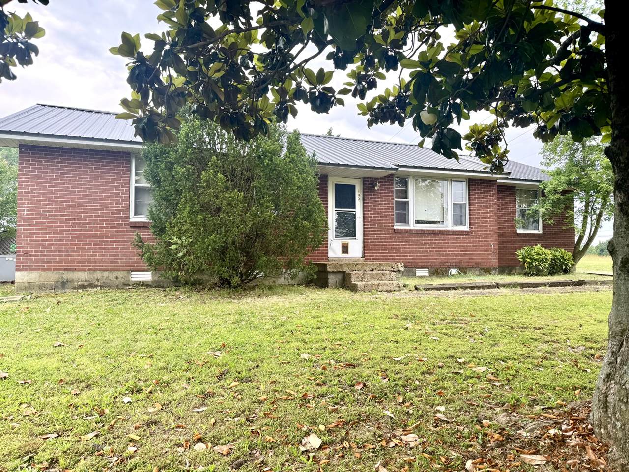 494 Carman Ave - Photo 1