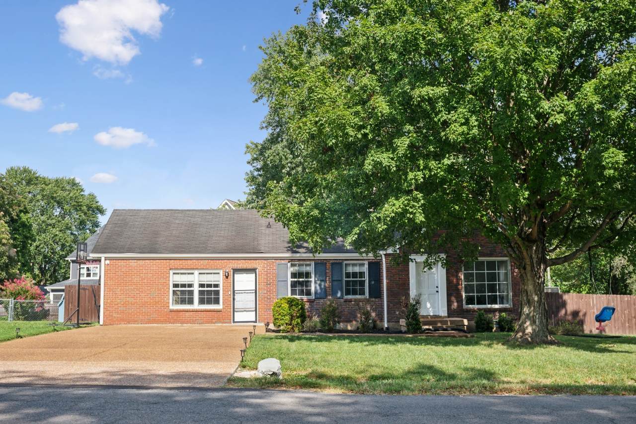 1501 Preston Dr - Photo 1