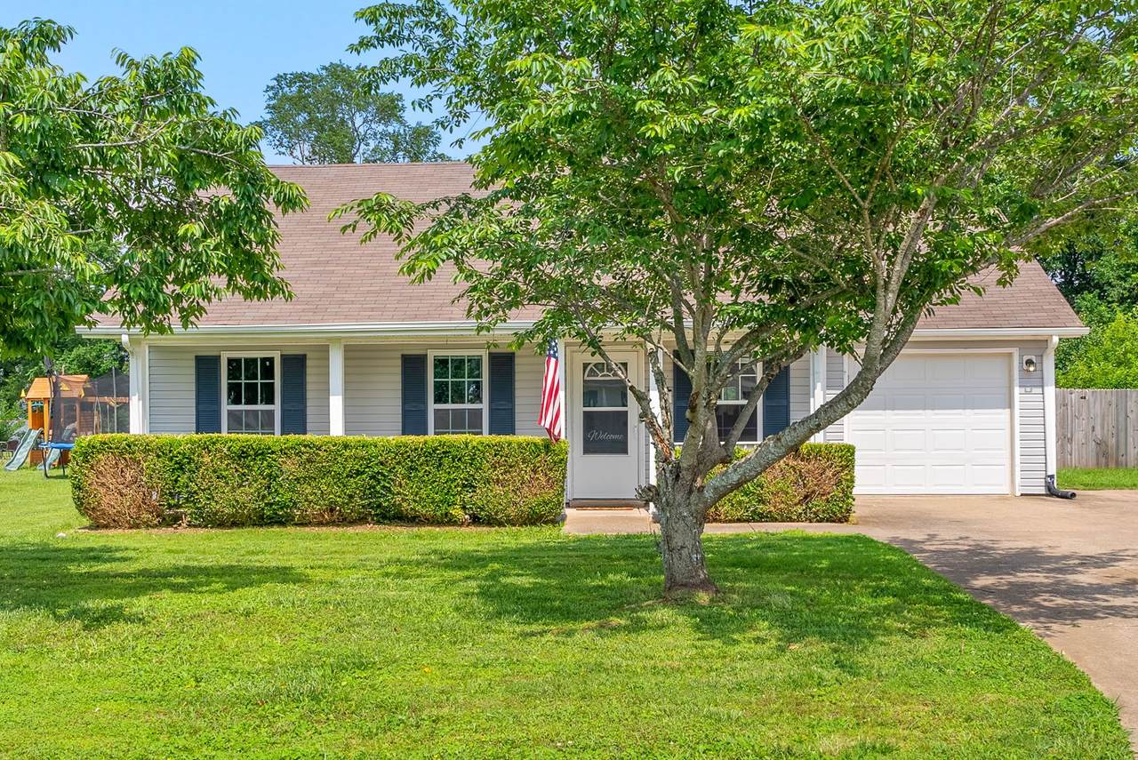 1033 Waterford Cir - Photo 1