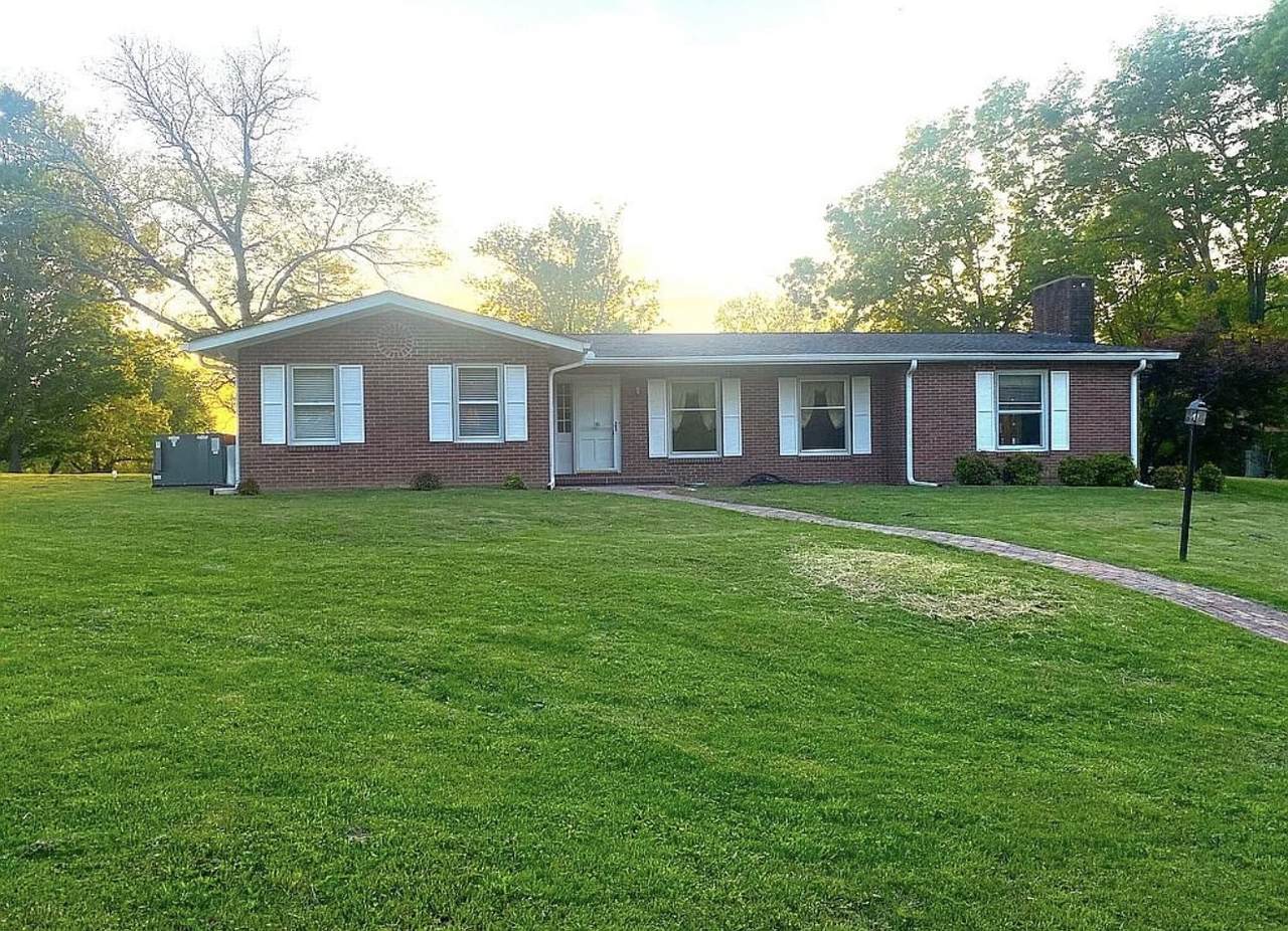 1904 Cherokee Dr - Photo 1