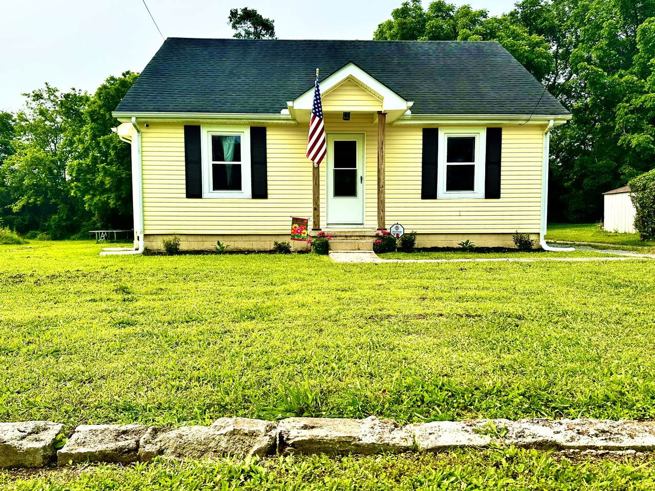 114 Collier Ave - Photo 1