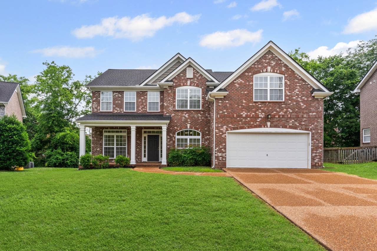 814 Alex Way - Photo 1