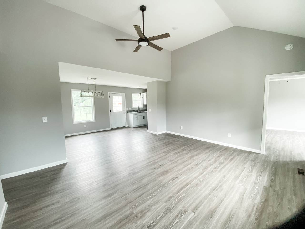 https://bt-photos.global.ssl.fastly.net/nashville/1280_boomver_1_RTC2905609-1.jpg