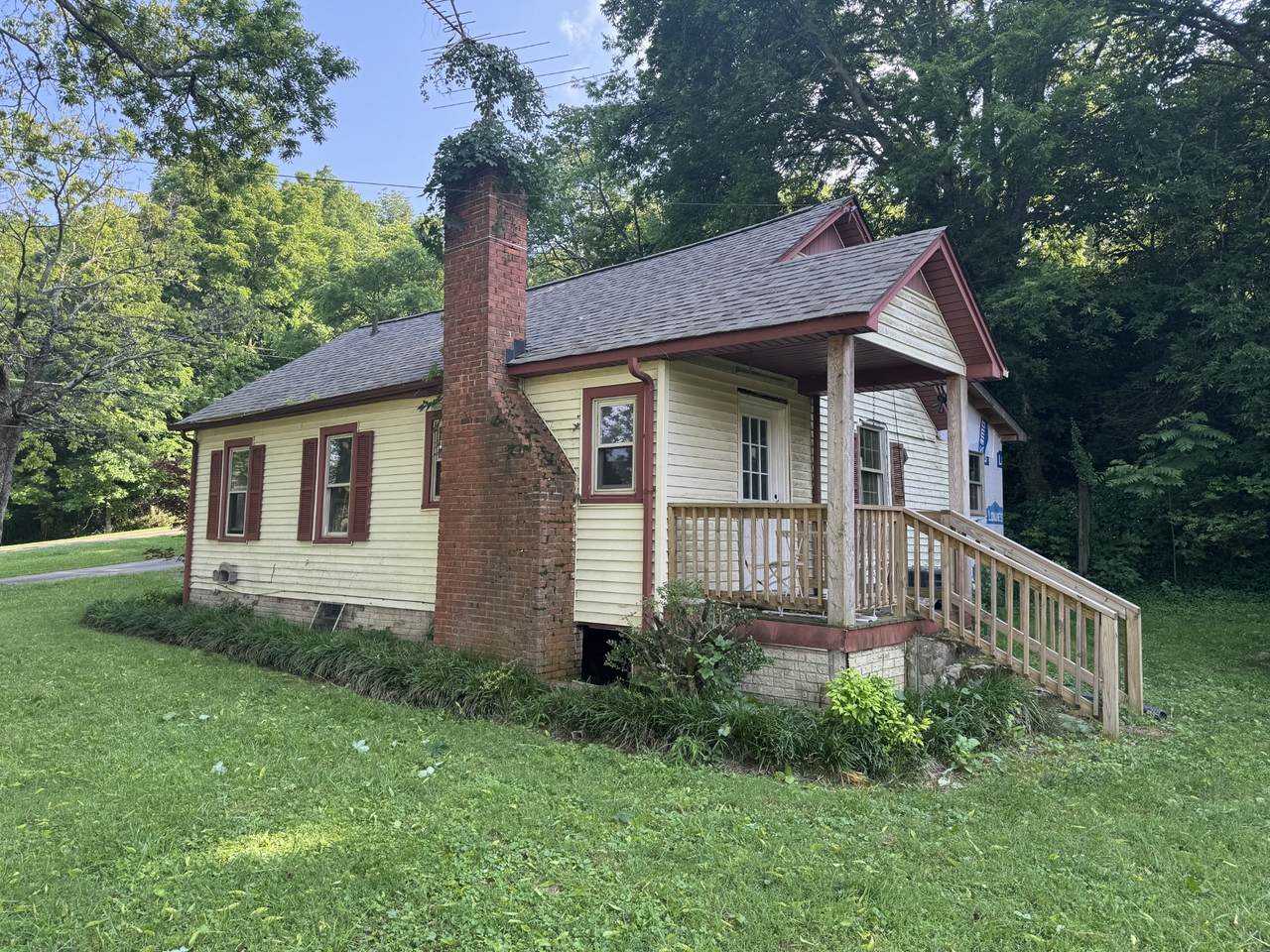 662 Happy Hollow Rd - Photo 1