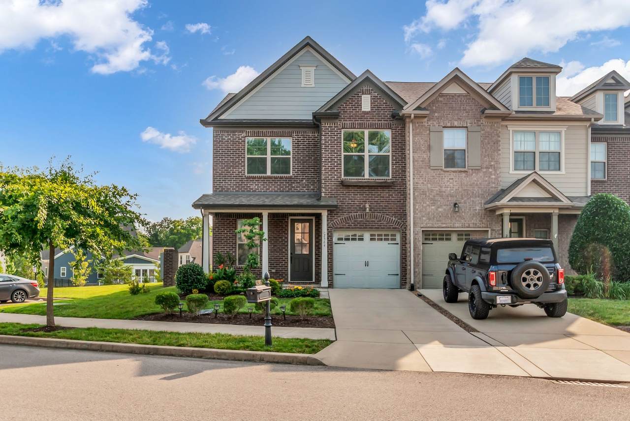 2564 Wellesley Square Dr - Photo 1
