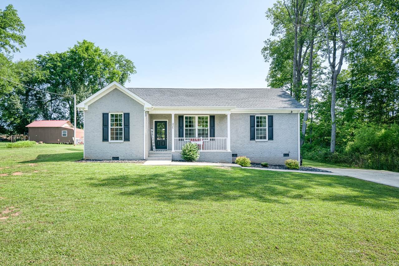 425 Royal Dr - Photo 1