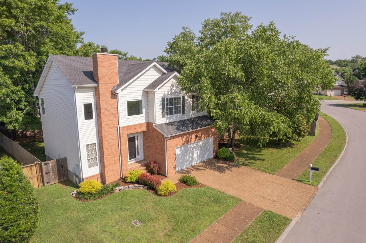 2202 Falcon Creek Dr - Photo 1