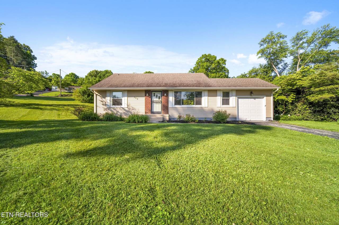 908 Glenoaks Drive - Photo 1