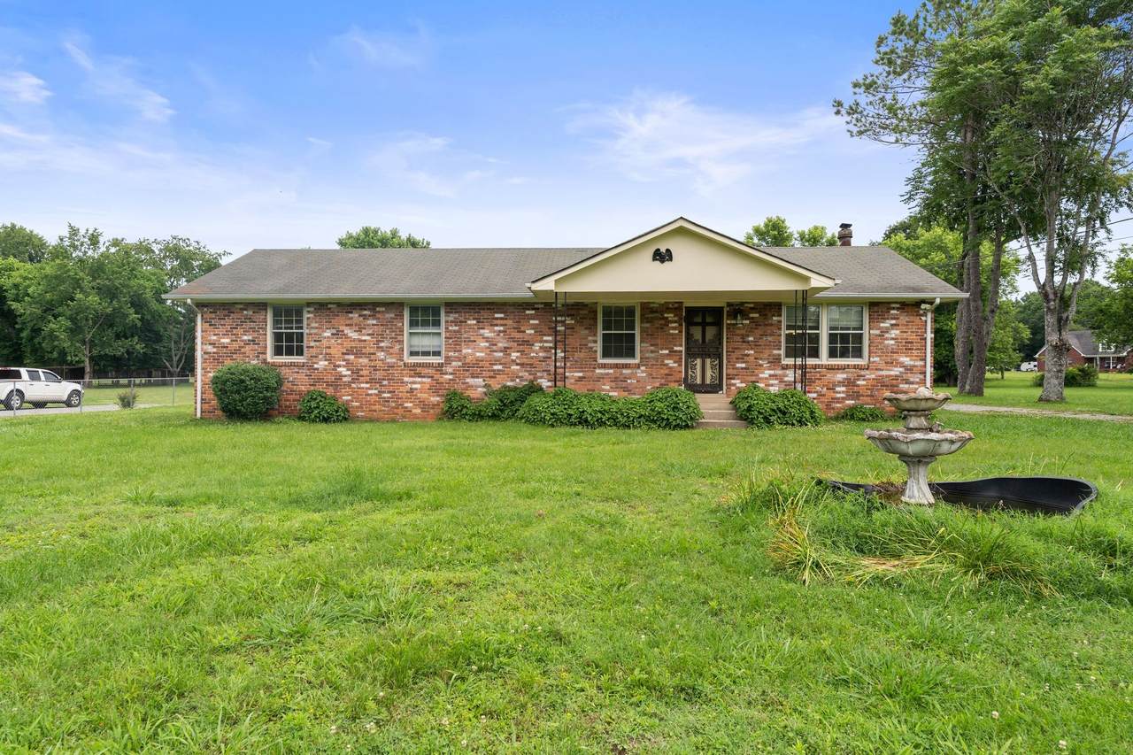 2706 Walnut Ln - Photo 1