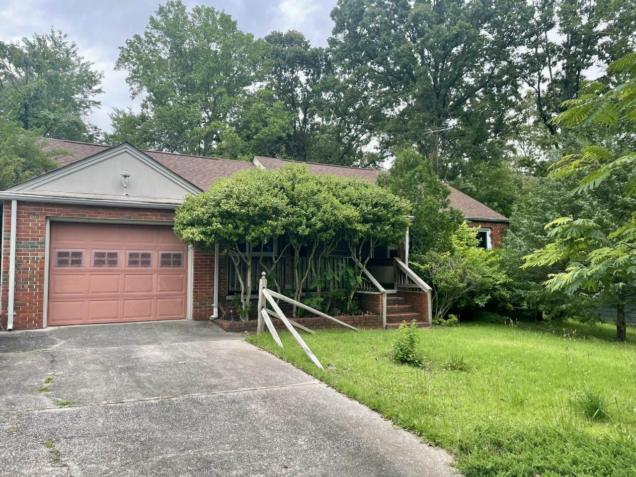 412 Howard Circle - Photo 1